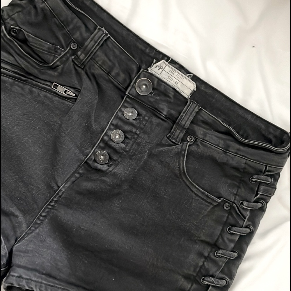 🎉Host Pick🎉 Free People Lone Ranger Distressed Black Denim Shorts